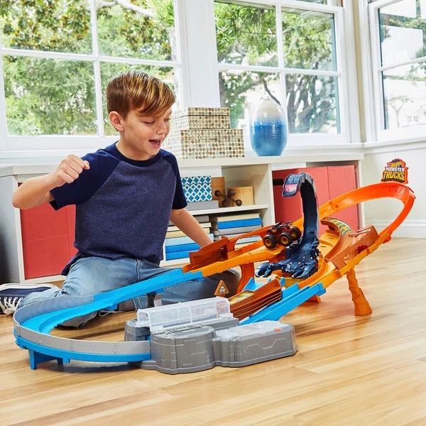 Трек Hot Wheels Monster Trucks Scorpion Playset Жало скорпіона