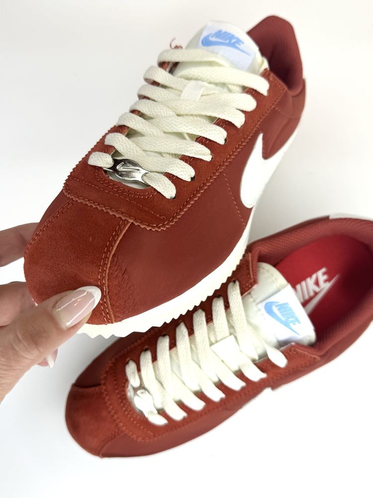Кроссовки Nike НОВЫЕ - заводской брак