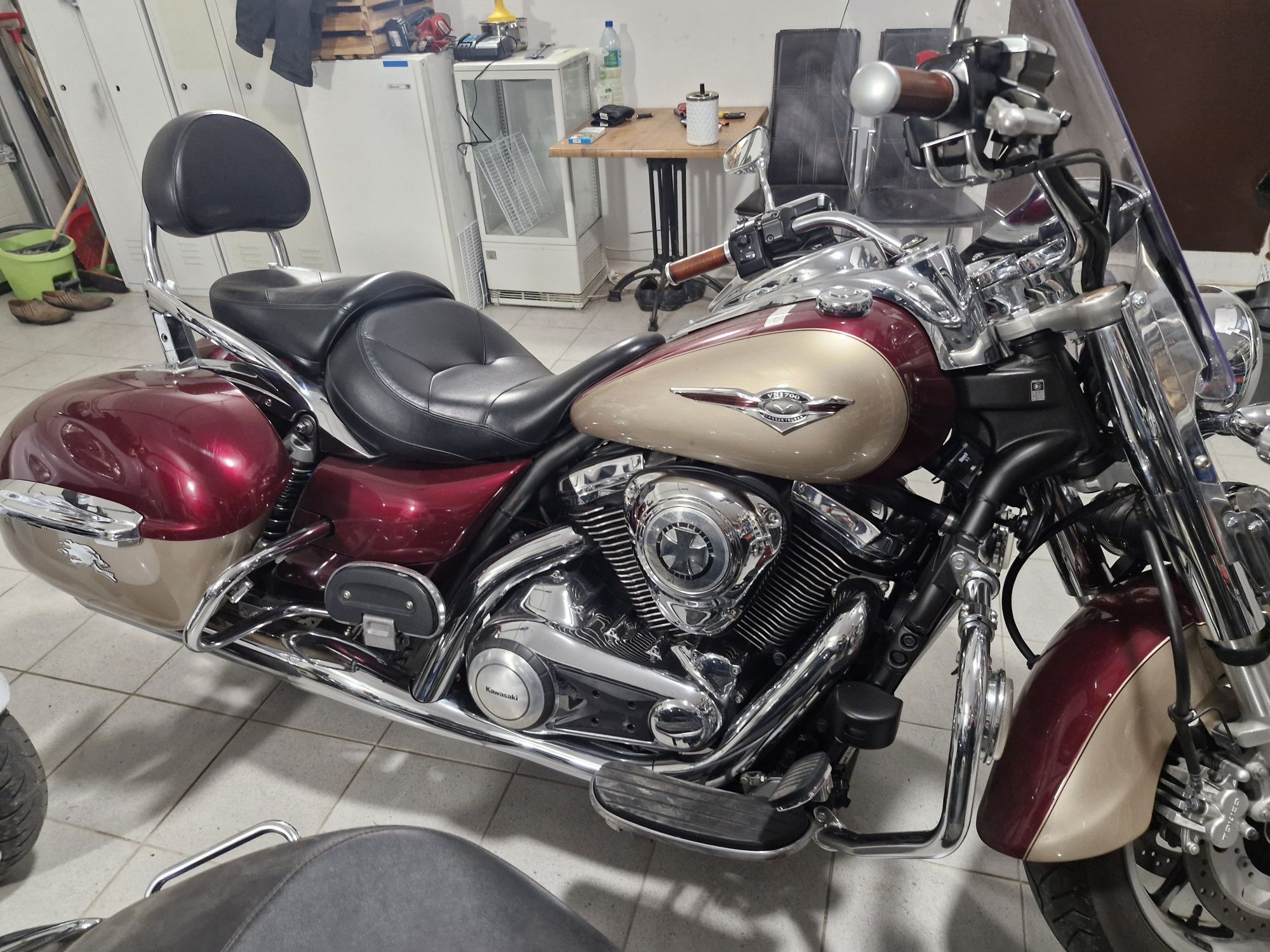 Kawasaki vulcan 1700 classic tourer