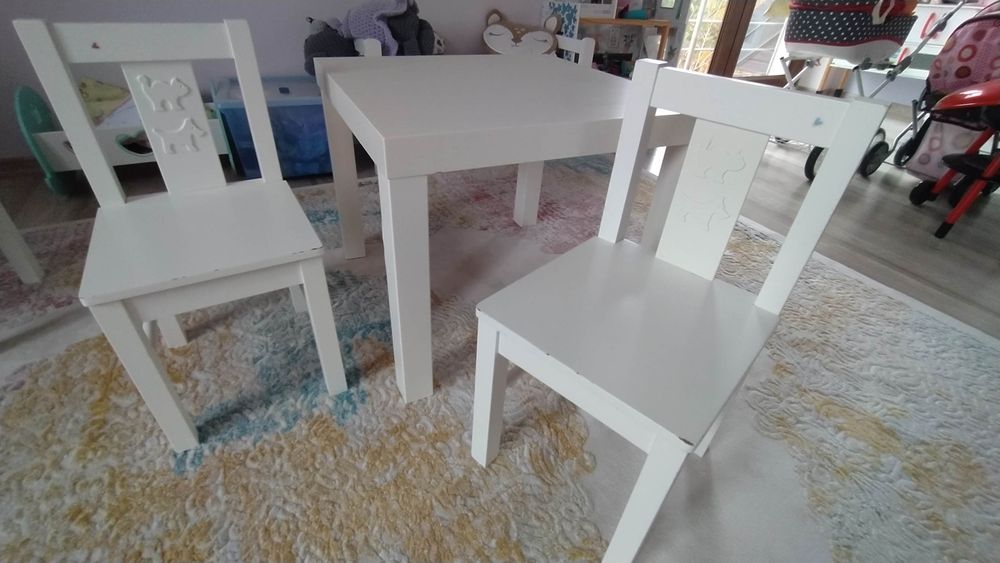Zestaw stolik i 2 krzesełka dla dzieci Ikea
