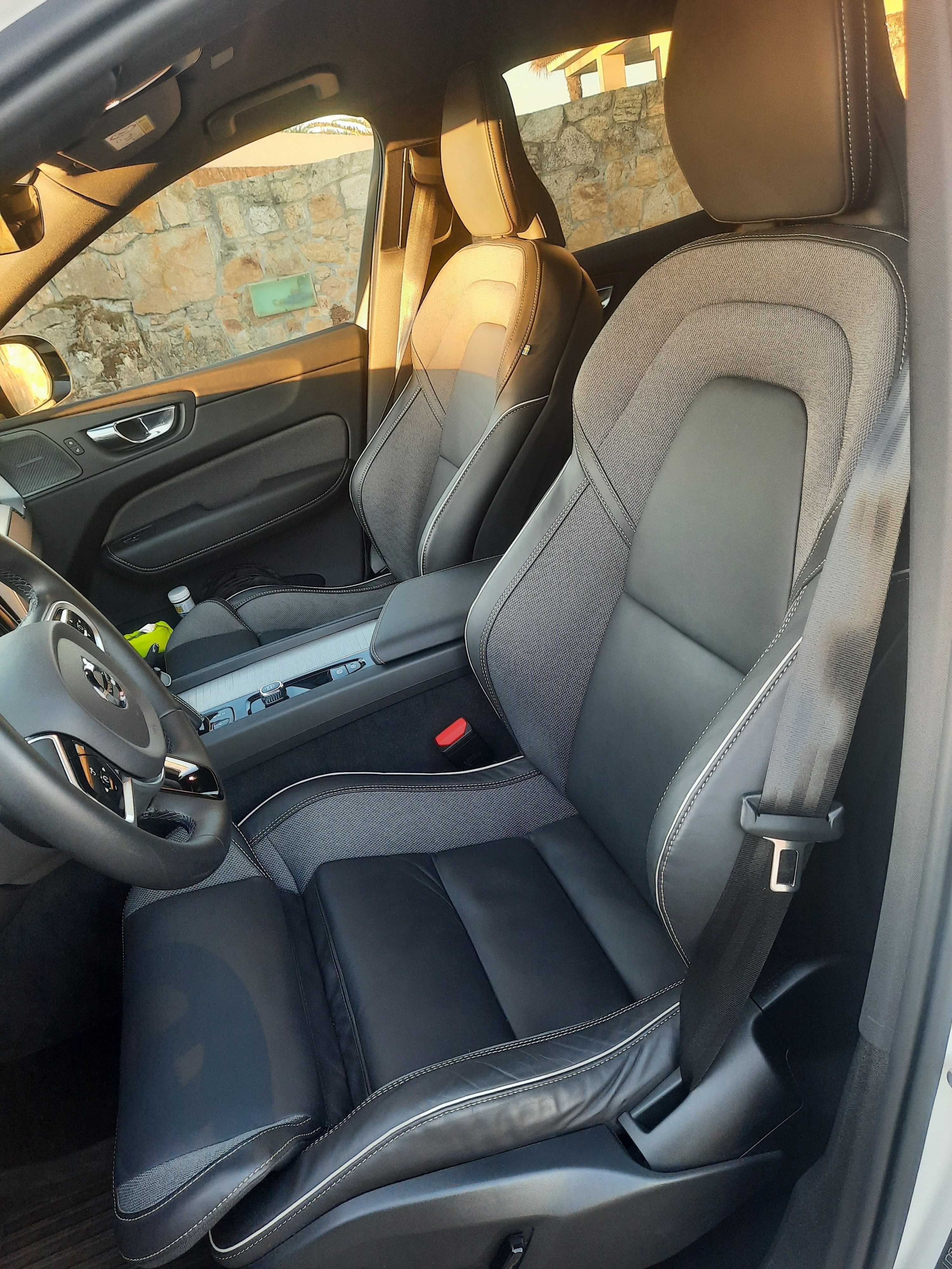 Volvo XC60 2.0 B5 R-Design AWD