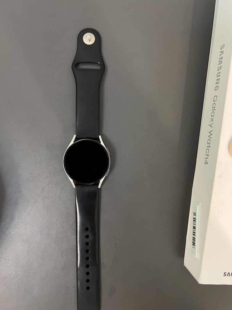 Продам смарт годинник Galaxy Watch4