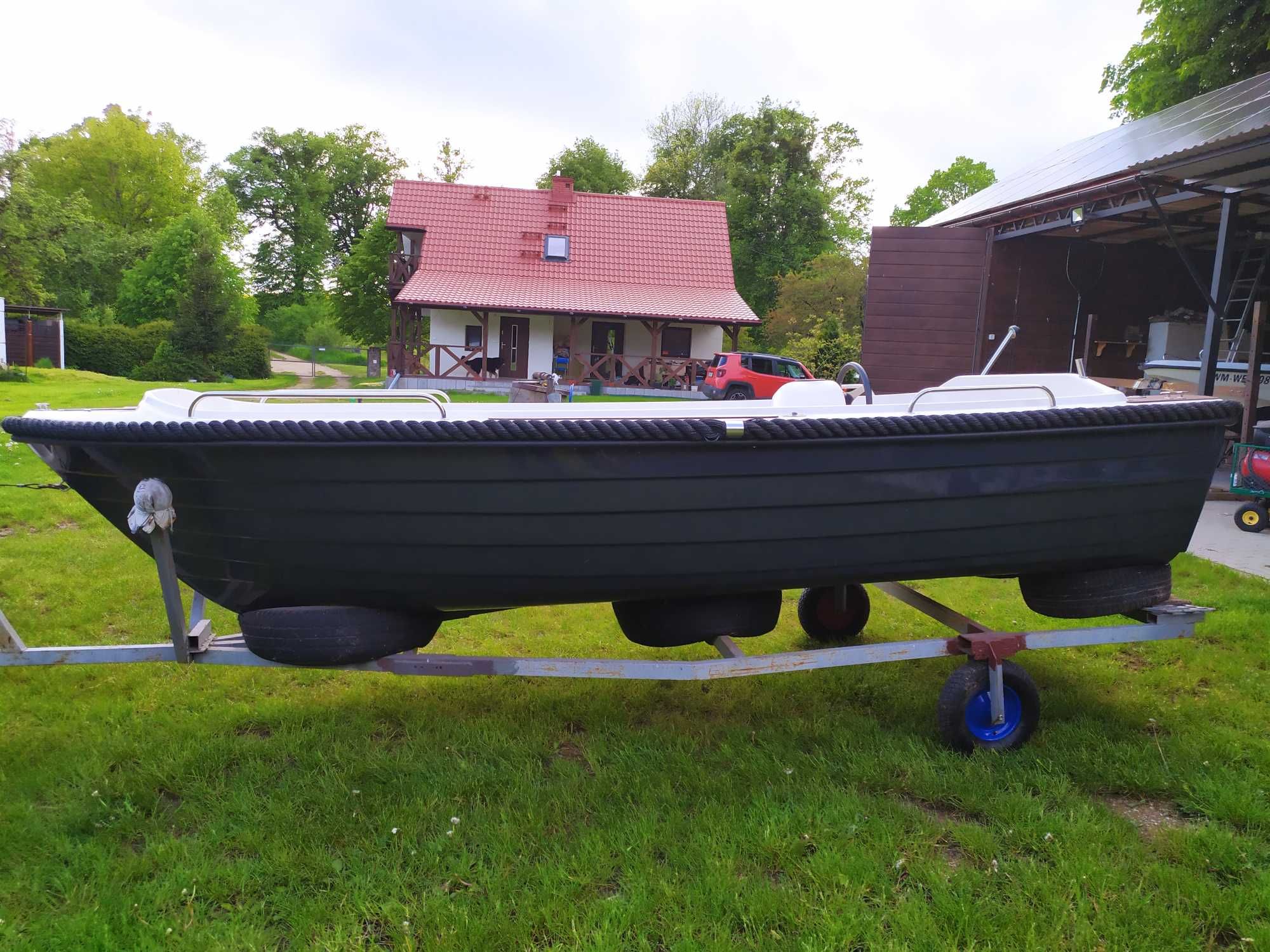 Nowa łódź motorowa z konsolą ADMIRAL 470 XL