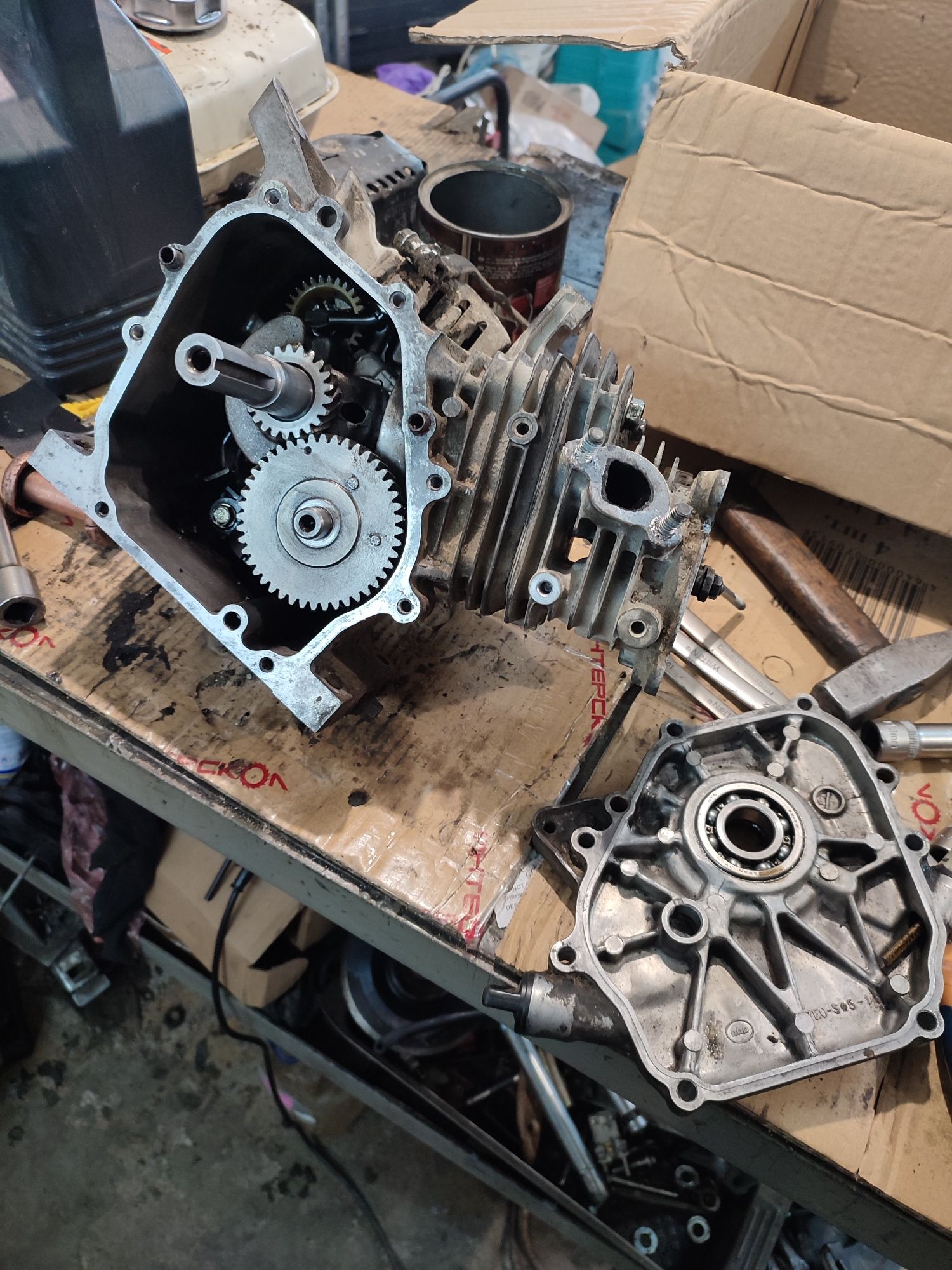 Ремонт двигателей вибротрамбовок Honda GX 100,120. Ремонт инструмента.