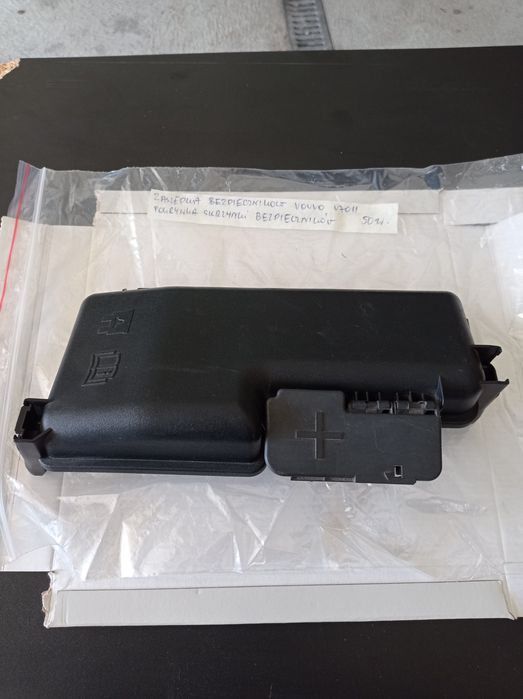 zaślepka bezpieczników volvo V70II XC70S60 S80 ROK