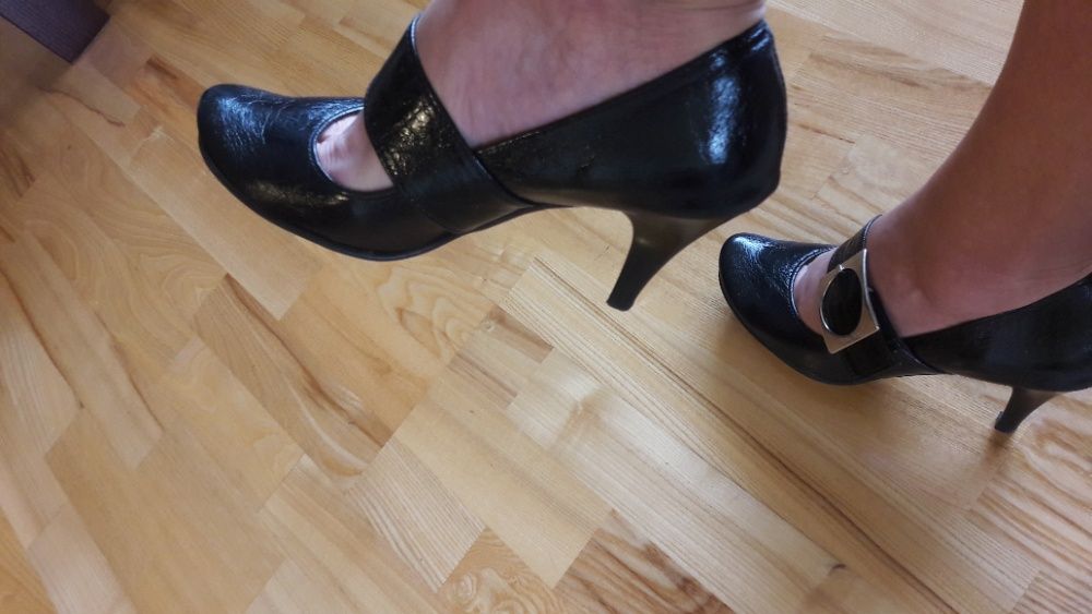 Buty czółenka czarne lakierowane z klamrą 37 półbuty lakierki szpilki