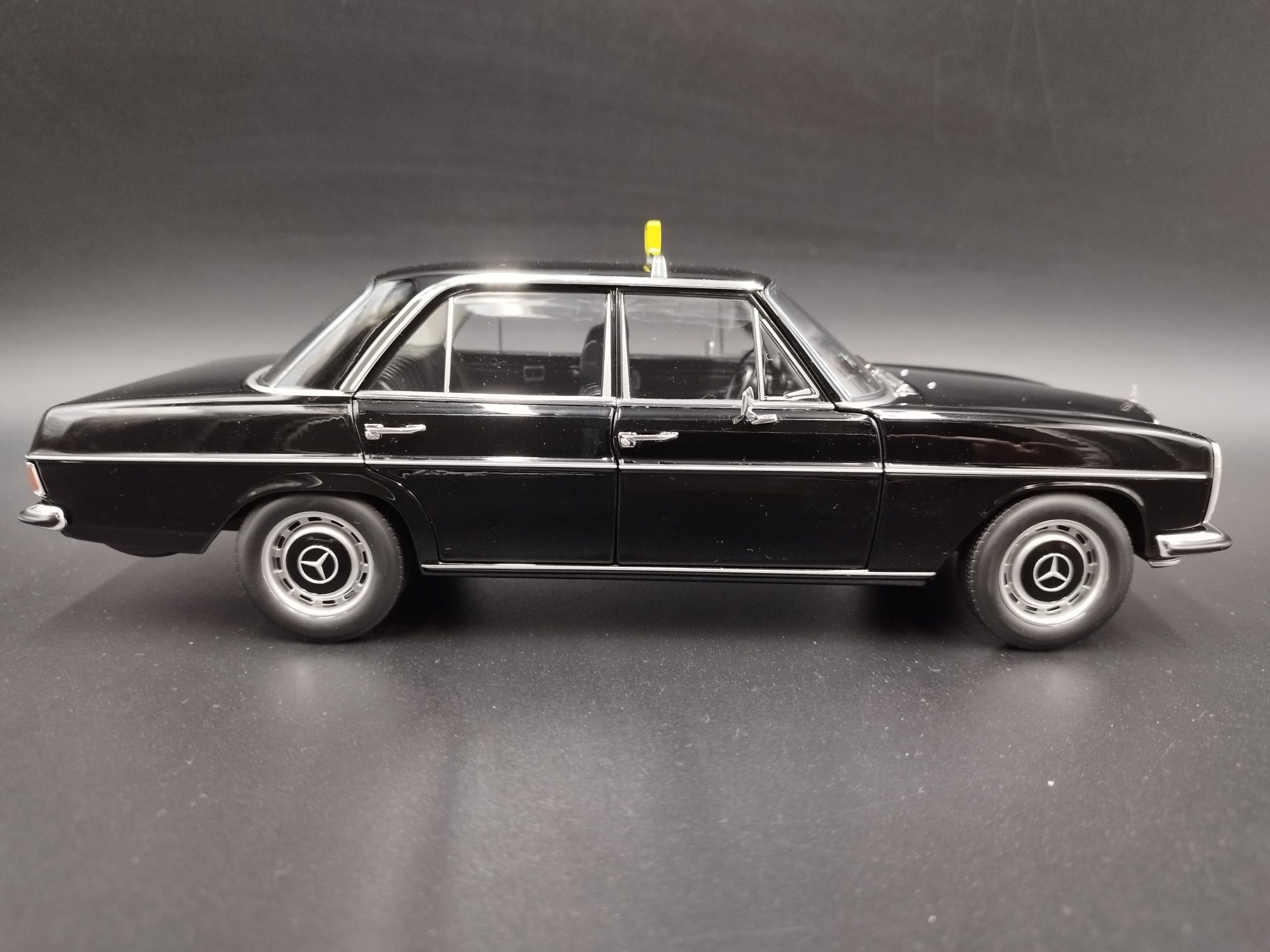 1:18 Norev 1968  Mercedes 200 W115 Taxi model nowy