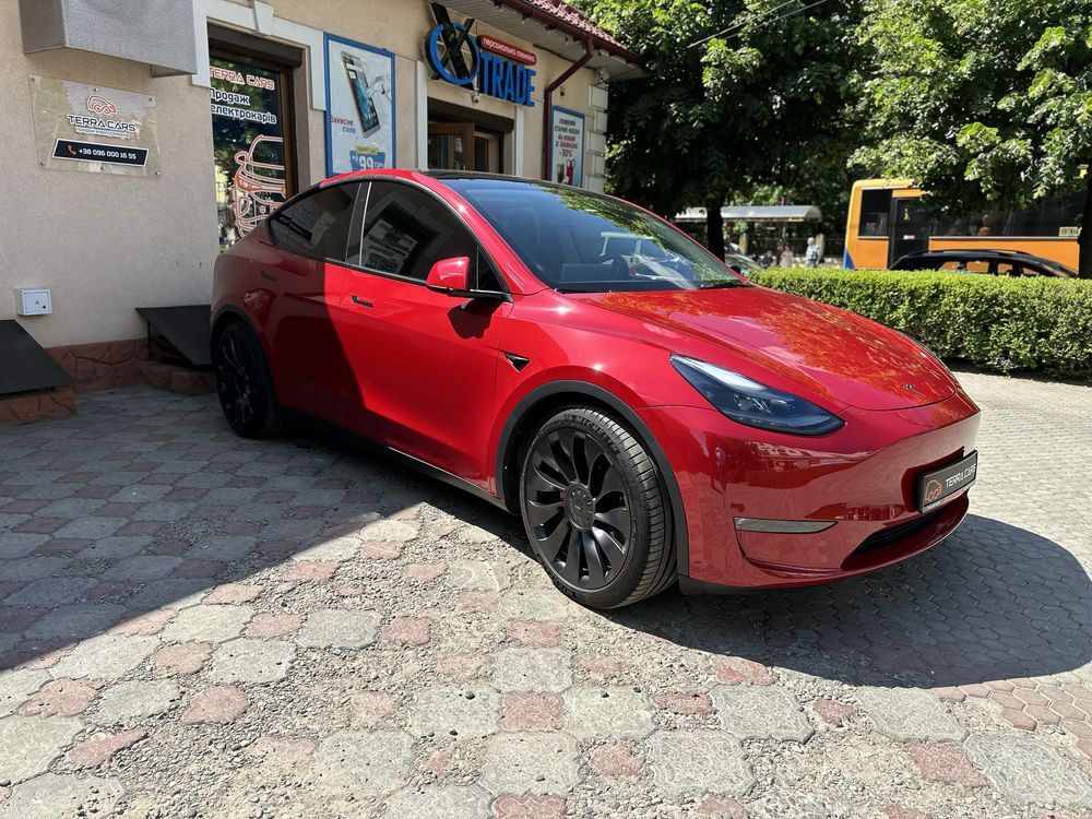 Tesla Model Y Perfomance 2023 - ідеальний електрокар, 17.000 пробіг