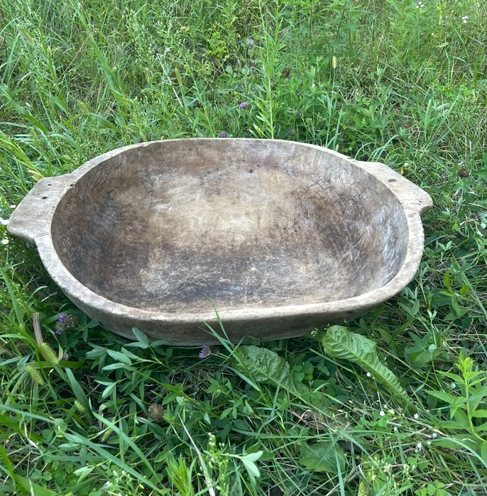 Музейный экспонат - ауетнтичная старинная огромная миска