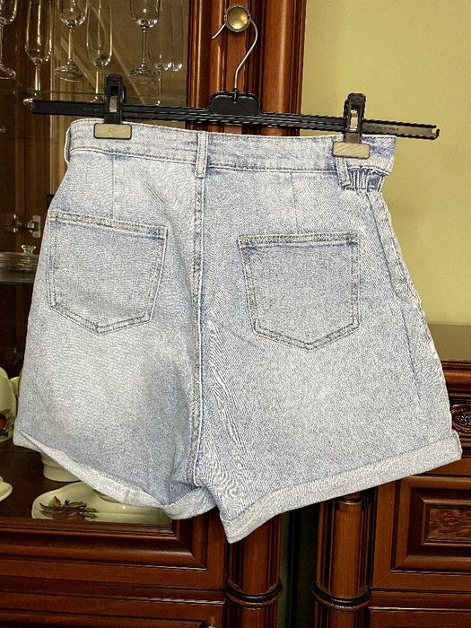 Продам жіночі джинсові шорти
