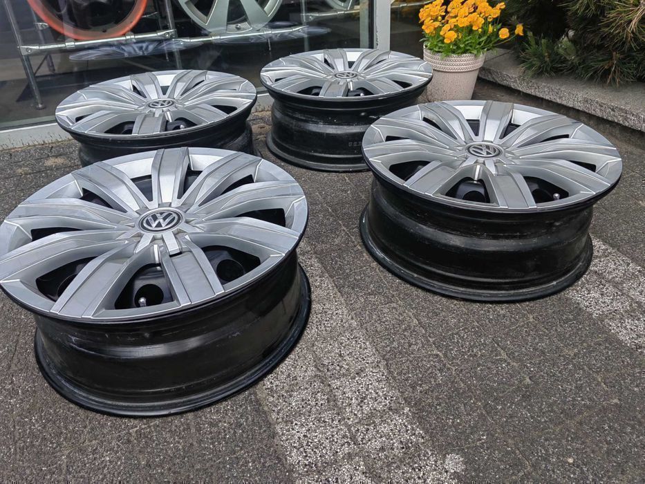 VW TIGUAN II 17" Passat Sharan KOMPLET z kołpakami Felgi Stalowe 5n0