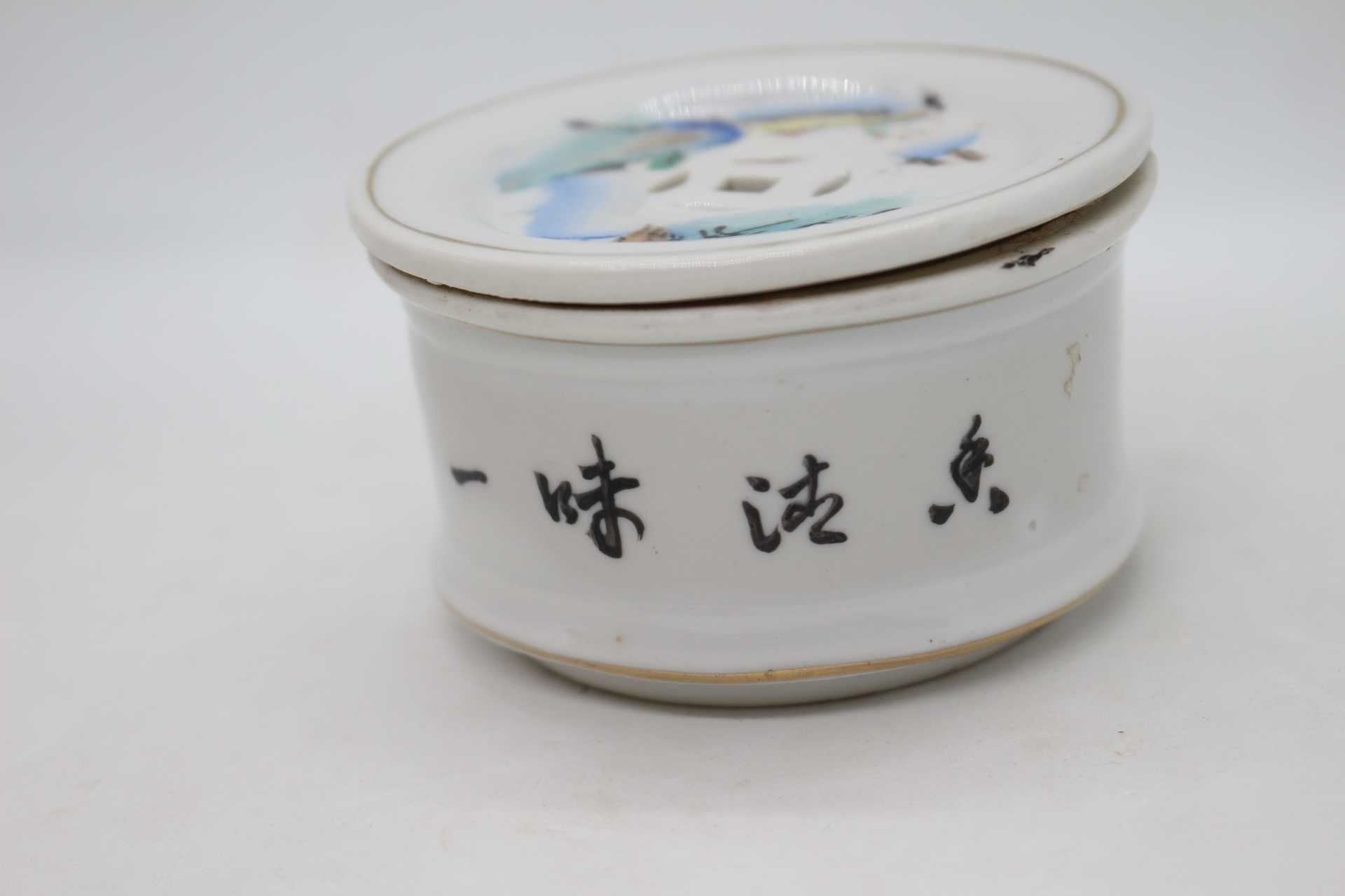 Caixa de Grilos Porcelana Chinesa Paisagem e Caligrafia Séc XX