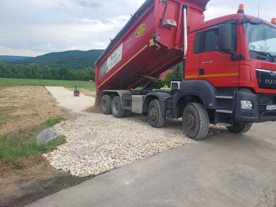 Transport kruszywa samochodem 4 osiowym kliniec piasek wysiewka tłucze