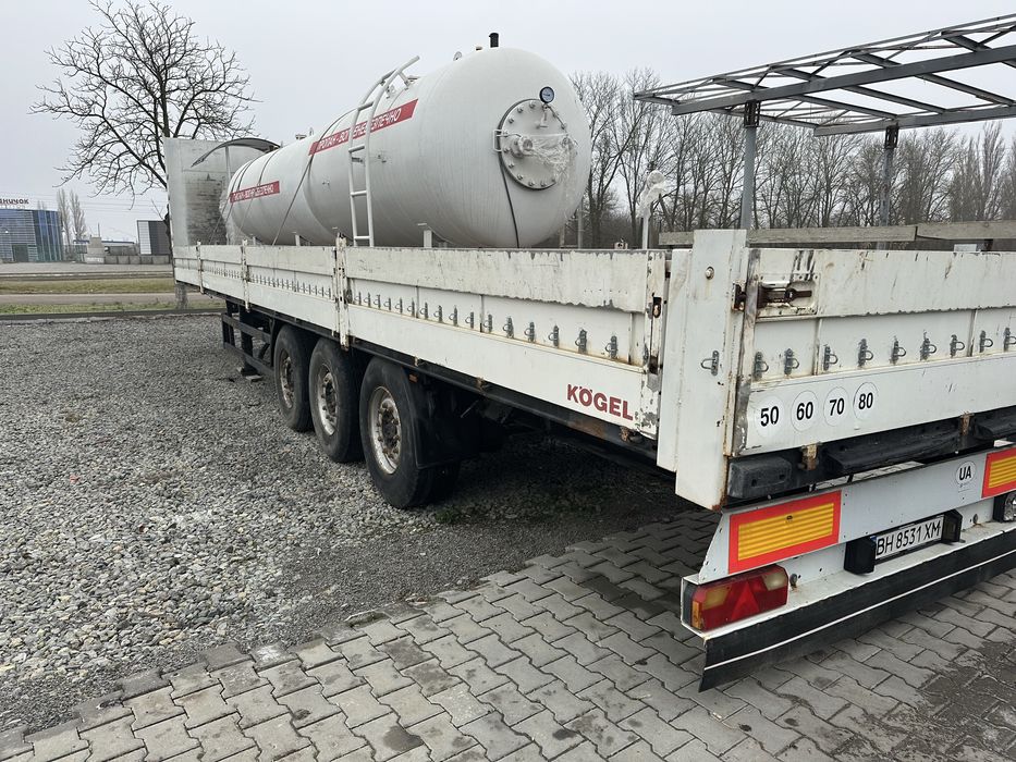 Напівпричеп в гарному робочому стані,