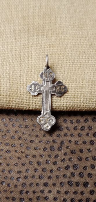 Старовинний срібний хрестик.