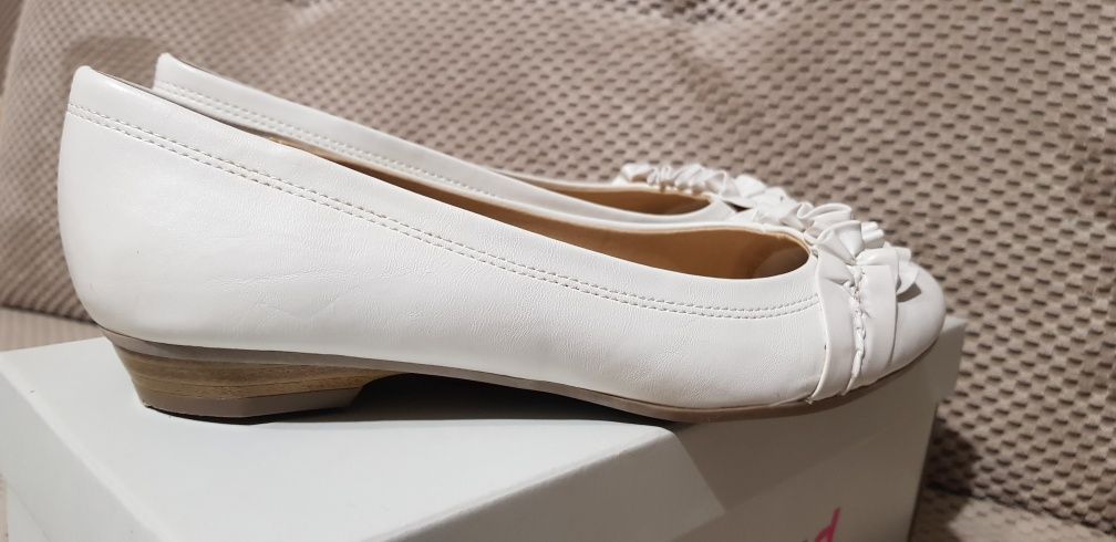 Buty dziewczęce białe komunia r. 36