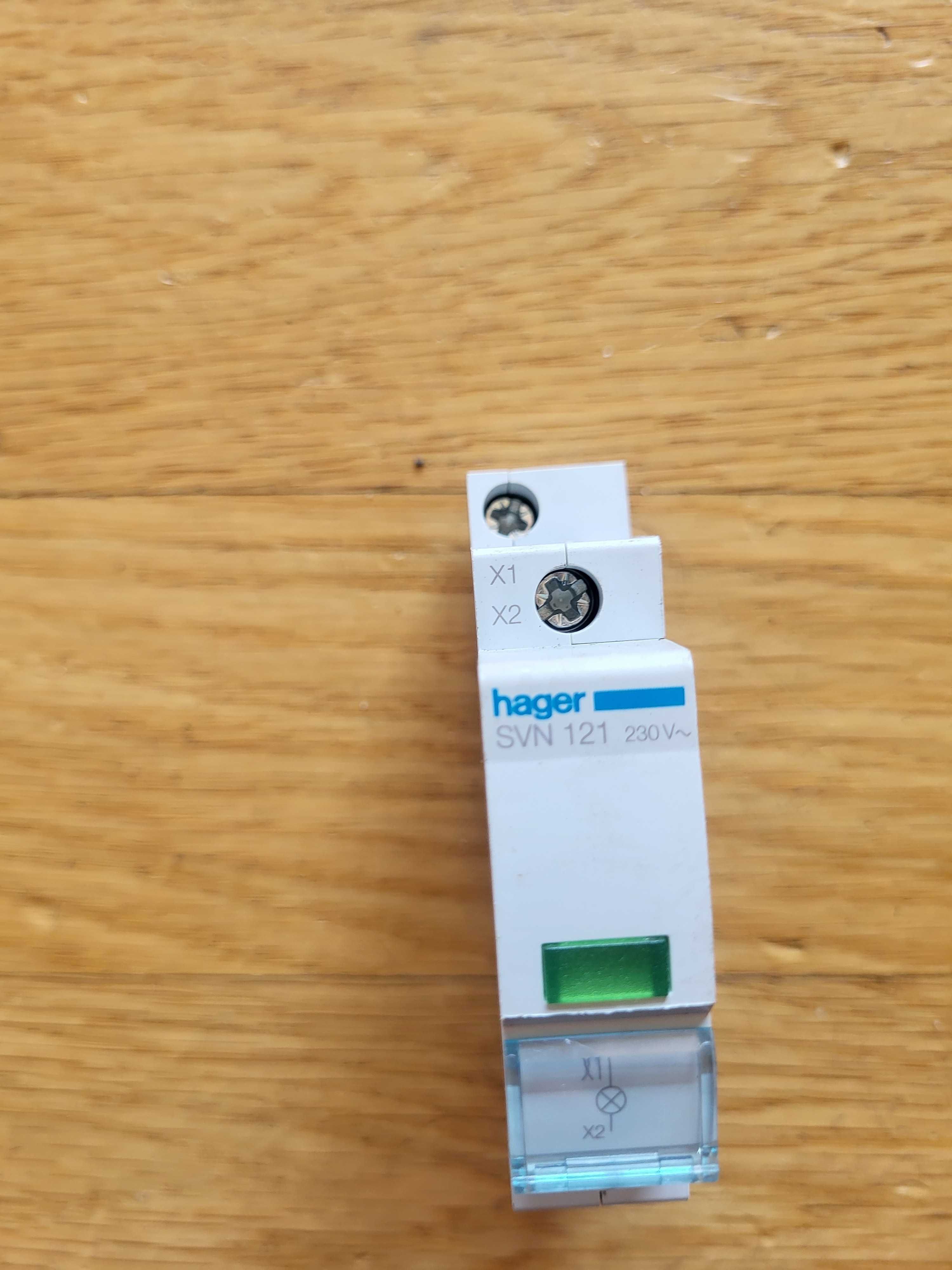 Lampka kontrolka sygnalizacyjna. Hager SVN 121 zielona