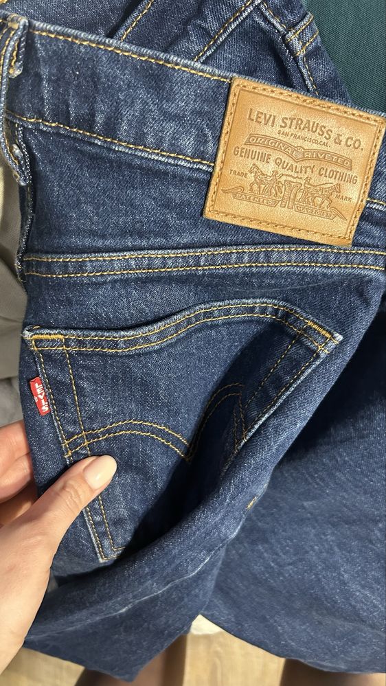 Джинси Levis жіночі