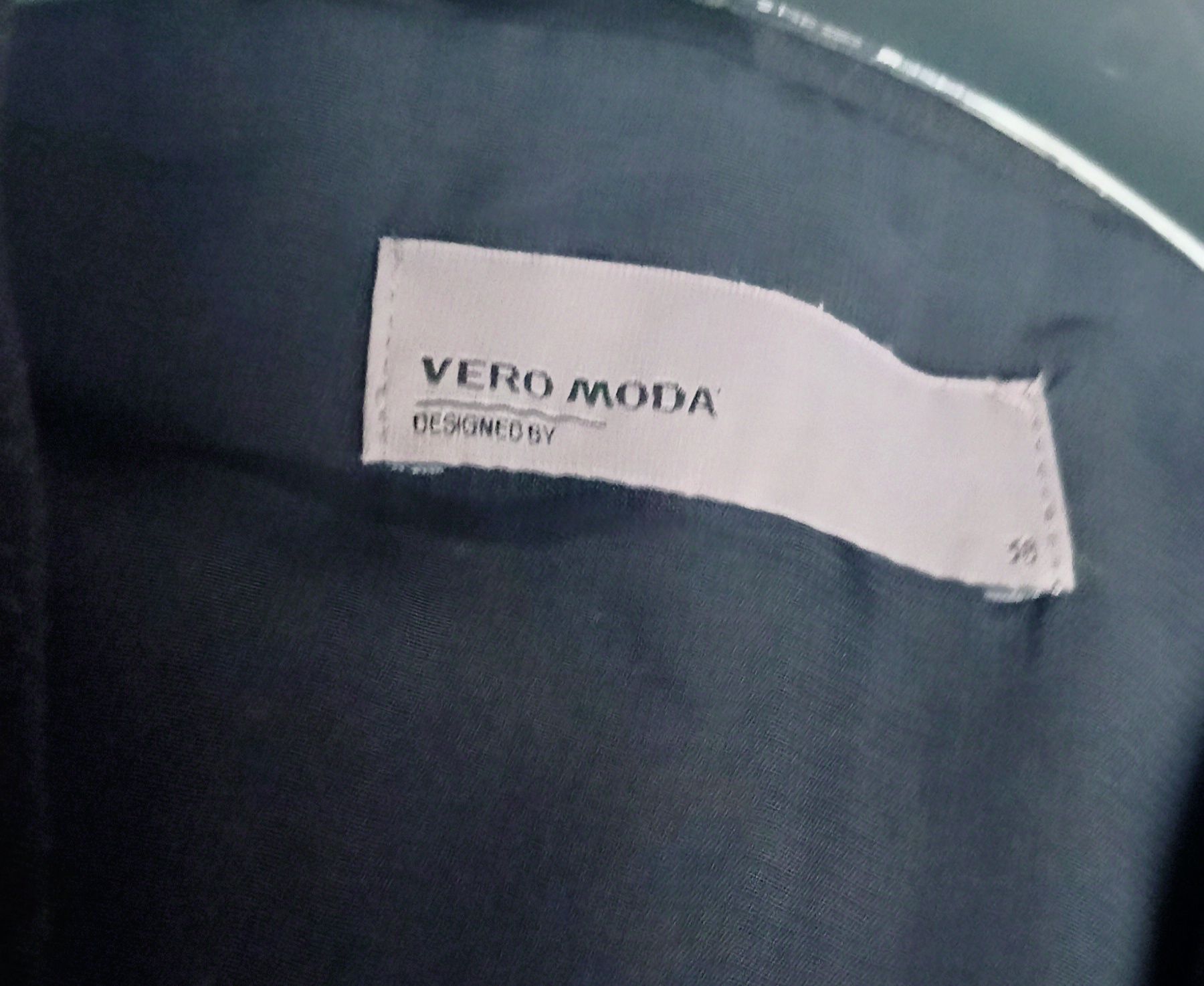 Garniturowa sukienka minimalistki
