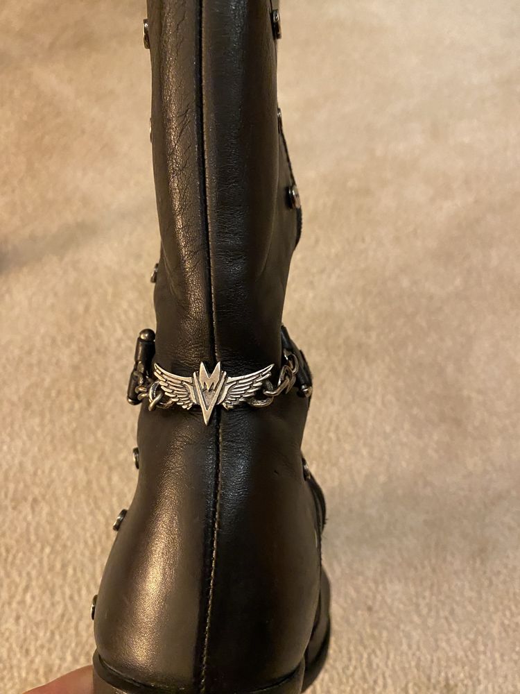 Botas de cano alto em muito bom estado