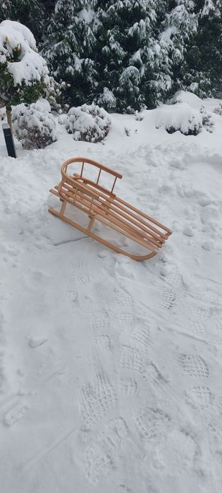 Sanki drewniane z oparciem