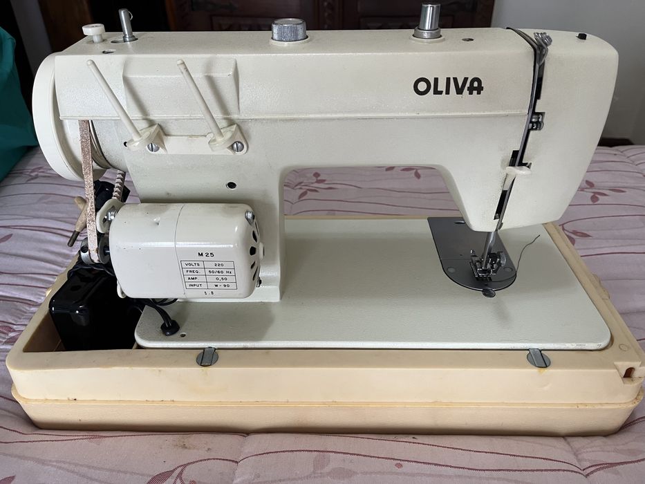 Máquina de costura automática Oliva