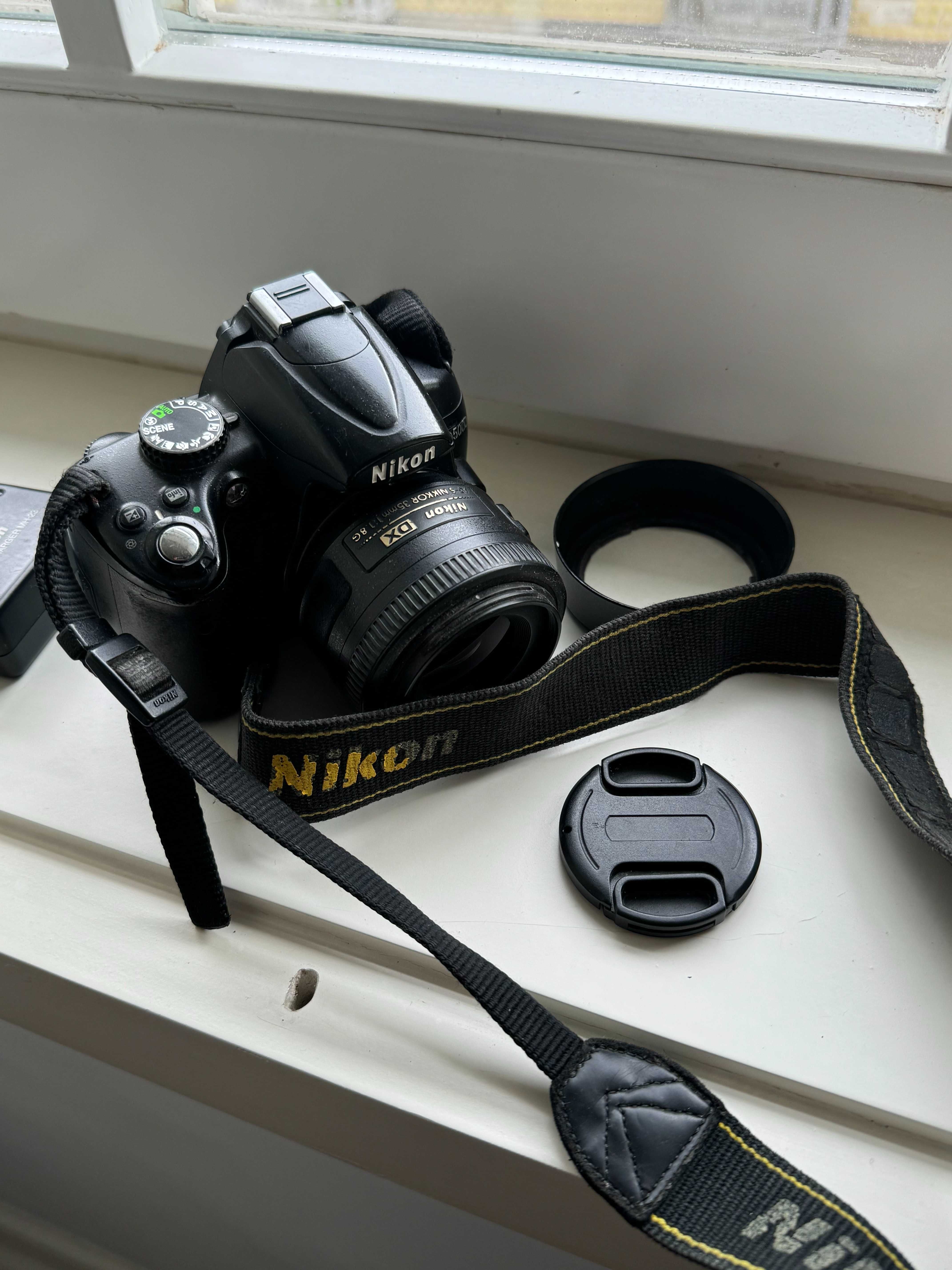 Nikon D5000 + AF-S DX Nikkor 35mm 1:1.8