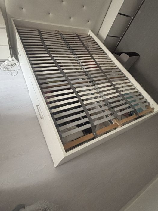 Vendo  estrutura cama ikea 1.40/200. cabeceira não incluida
