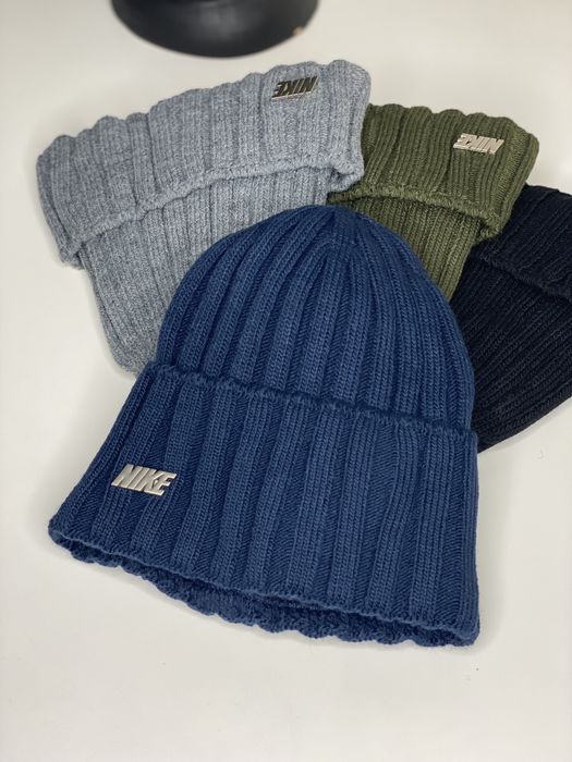 Мужская зимняя шапка Nike черная НА ФЛИСЕ плотная теплая с отворотом