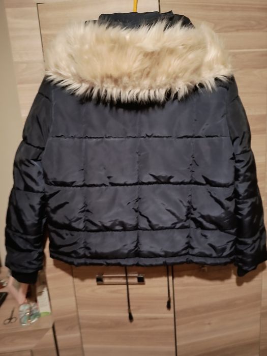 Kurtka krótka puchowa u dołu wiązana