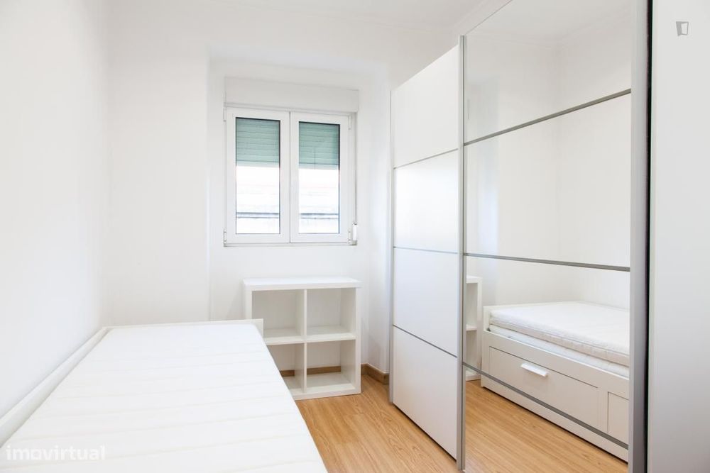 Quarto - localizado em Parque das Nações Lisbon