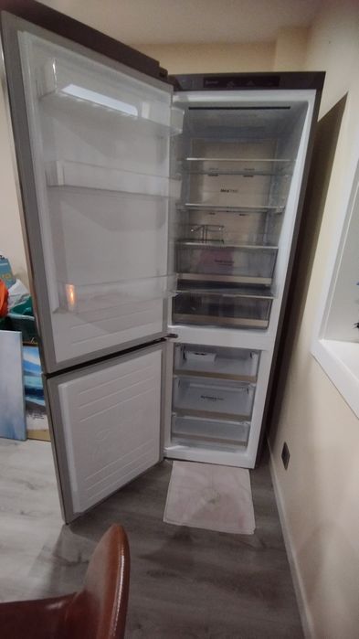 Frigorífico Combinado da LG com 4 anos de seguro restantes