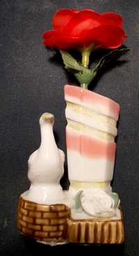 Porcelana - wazonik z gąską i różą - (7,5 cm)