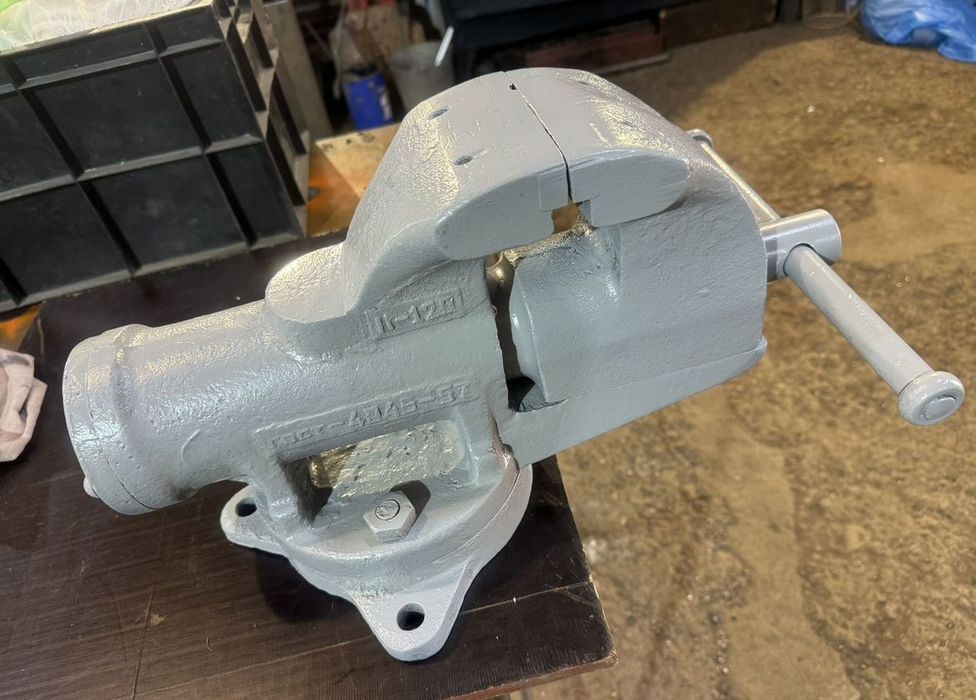 Тиски СССР слюсарні