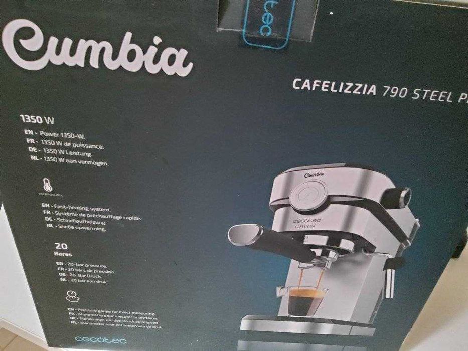 Máquina de café. usada somente com 1 kg, café