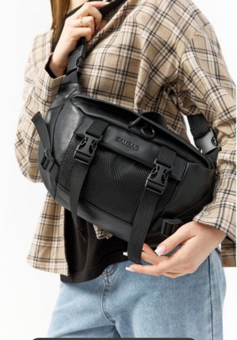 Велика чорна жіноча поясна сумка DynamicDart
Поясна сумка бананка з на