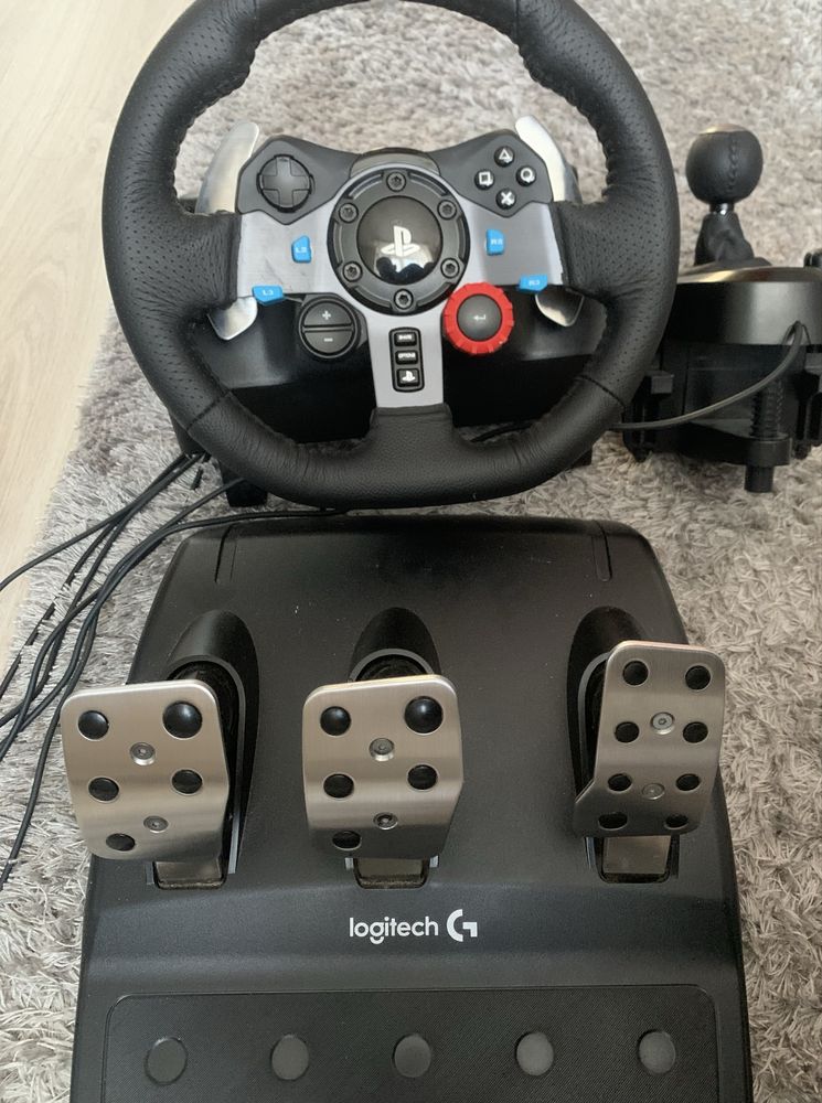 Logitech G29 Racing Wheel and Pedals for ps4/ps5 and pc + Shifter