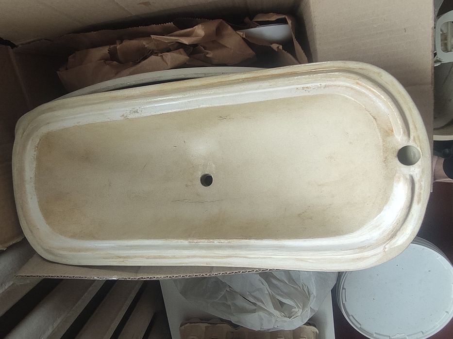 Кришка бачка унітазу.