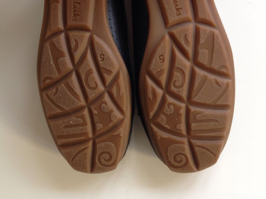 CLARKS nowe skórzane mokasyny damskie czarne rozmiar 38