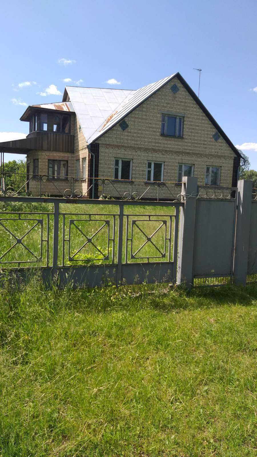 Продам двоповерховий будинок (с. Бакаївка, Прилуцький р-н)