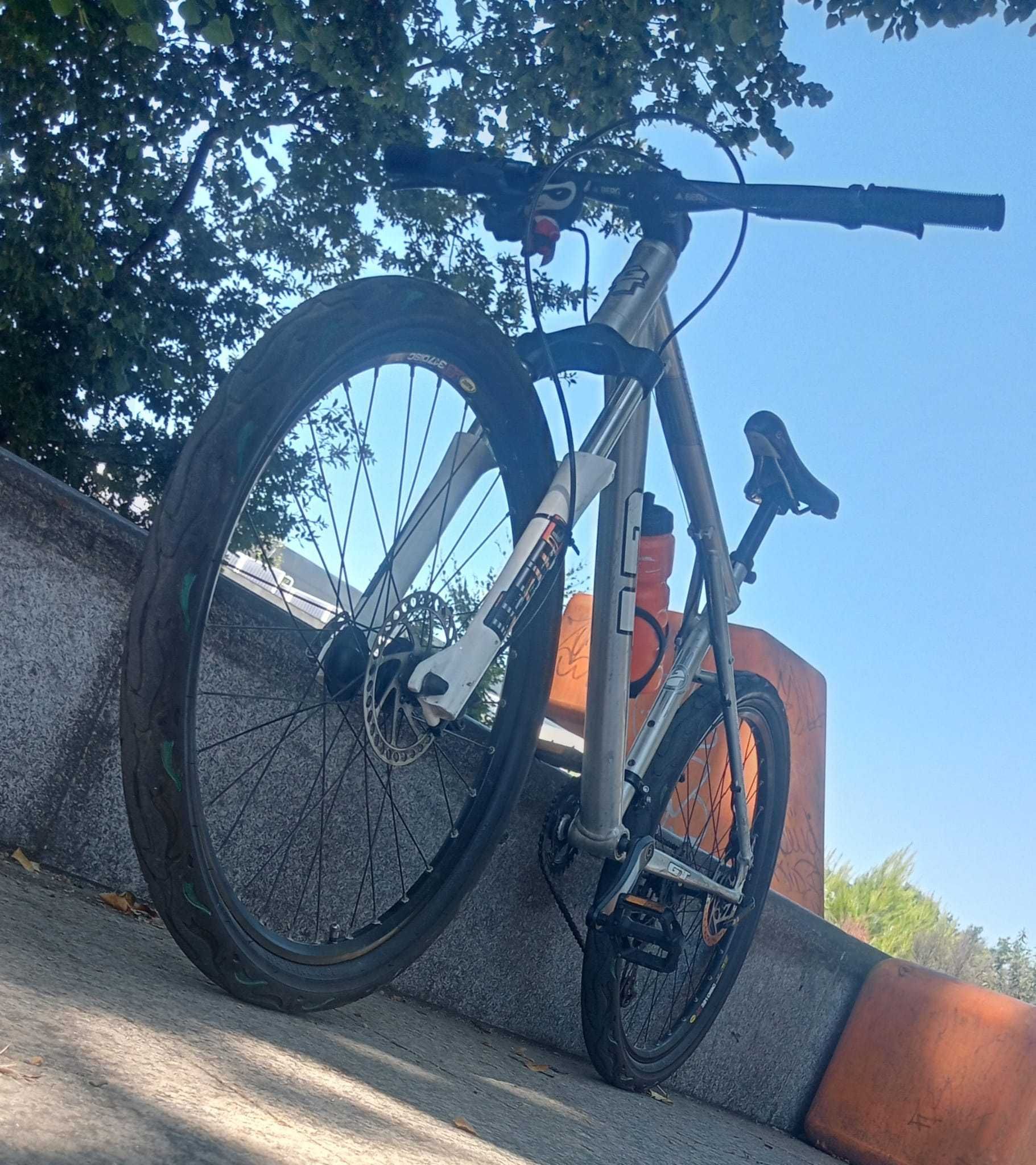 Bicicleta GT Avalanche 1.0