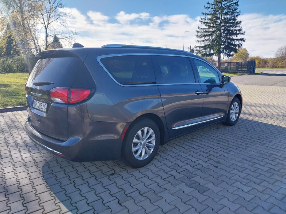 Chrysler Pacifica 3.6 2018 rok 8 osobowy