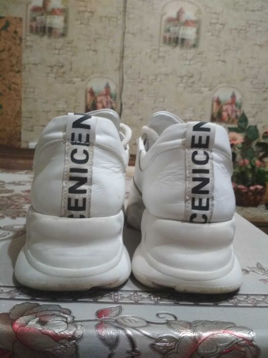 Кроссовки,сникерсы белые  нa высoкой подошве 41-42р. кожa Cenicenio