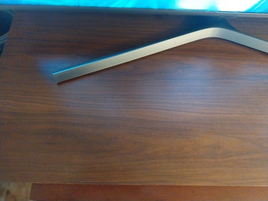 Móvel usado em cerejeira e nogueira maciça em muito bom estado.