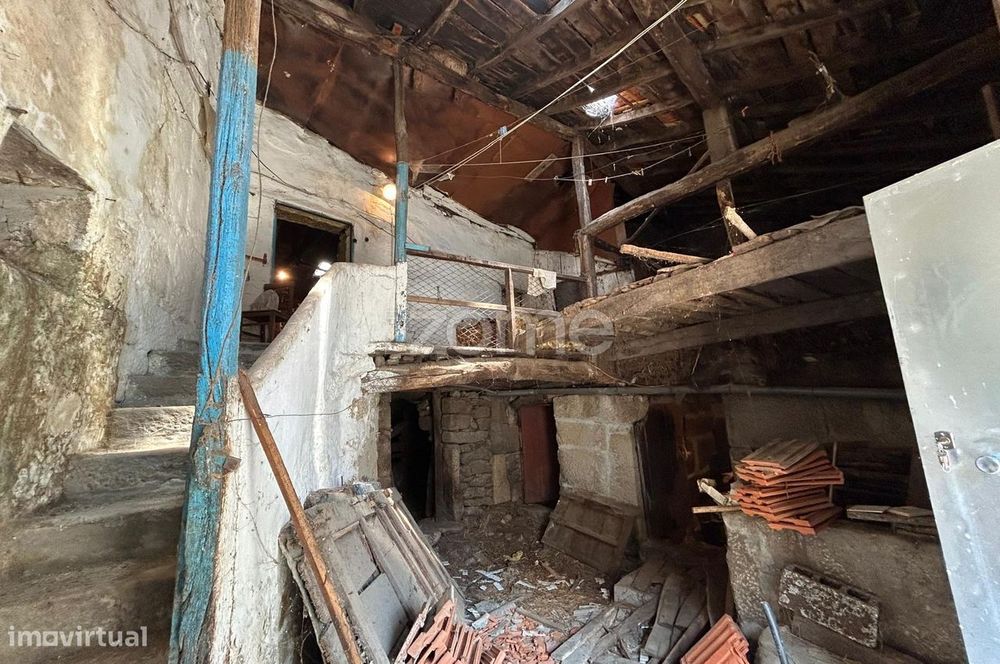 Moradia para restauro – Santo André, Montalgre