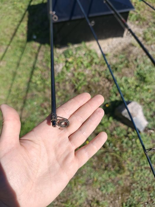 Zestaw 3 wędek z kołowrotkami najdłuższa 4,50m, plus 1 kołowrotek