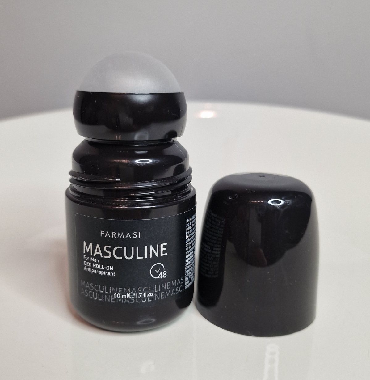 Antyperspirant w Kulce Sztyft Roll-on Masculine Ford Oud Wood Farmasi
