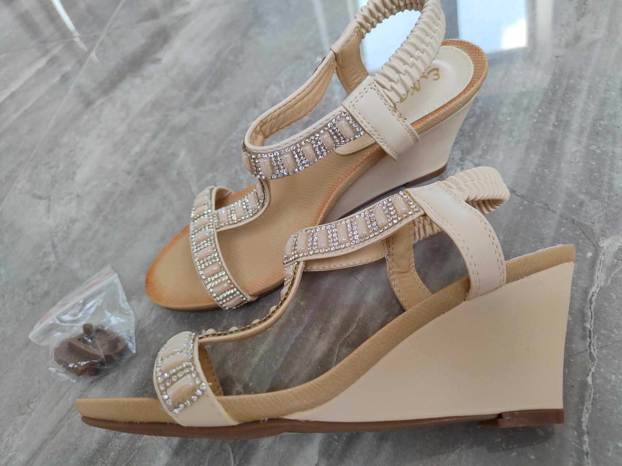 NOWE letnie Buty czółenka sandały r. 36 ecru Encor na koturnie