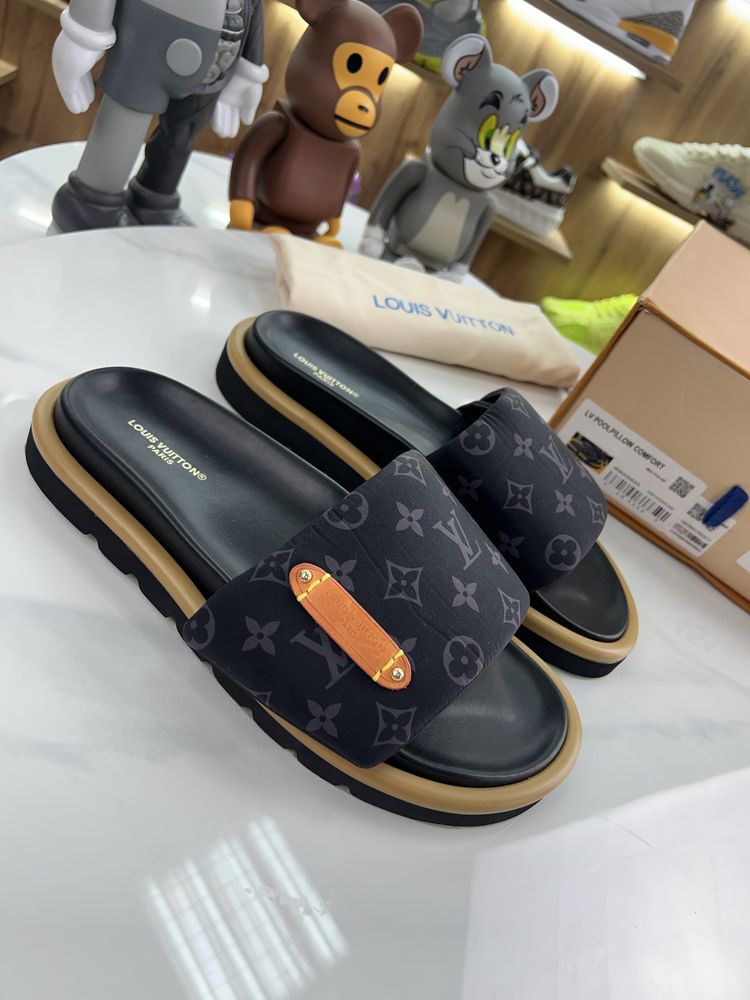 Тапочки сланці LOUIS VUITTON Lv Monogram logo Black