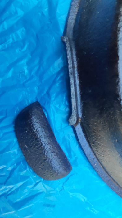 Żeliwna gofrownica z podstawą